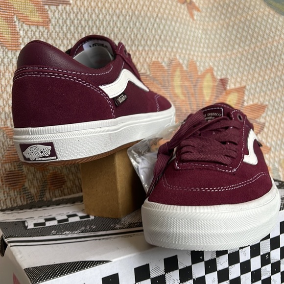 Vans WMNS Gilbert Crockett
Mauve Wine
VN0A5JIFALO
Sneakers - Picture 10 of 16